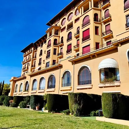 شقة Spacious T3 With Balcony - Beautiful Sea View Saint-Raphaël