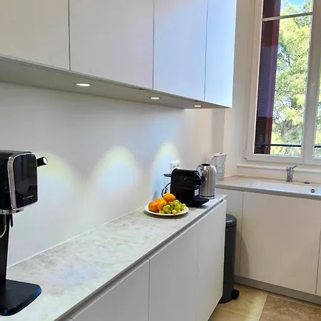Spacious T3 With Balcony - Beautiful Sea View * Saint-Raphaël